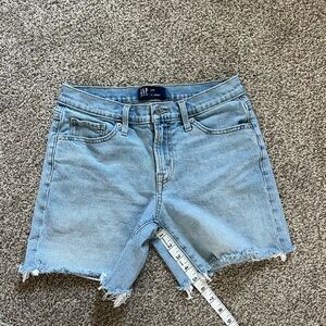 GAP Light Blue Denim Frayed Hem 5” Shorts Size 2
